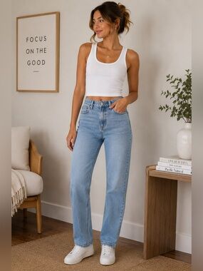Abercrombie & Fitch The 90’s Straight Ultra High Rise Jeans Size 26” Light Wash